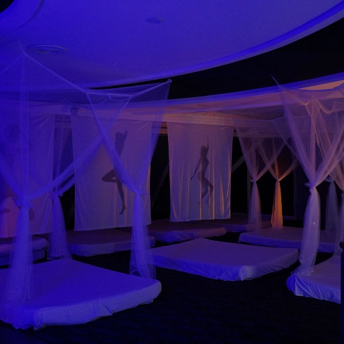dsc_travel_features_playroom
