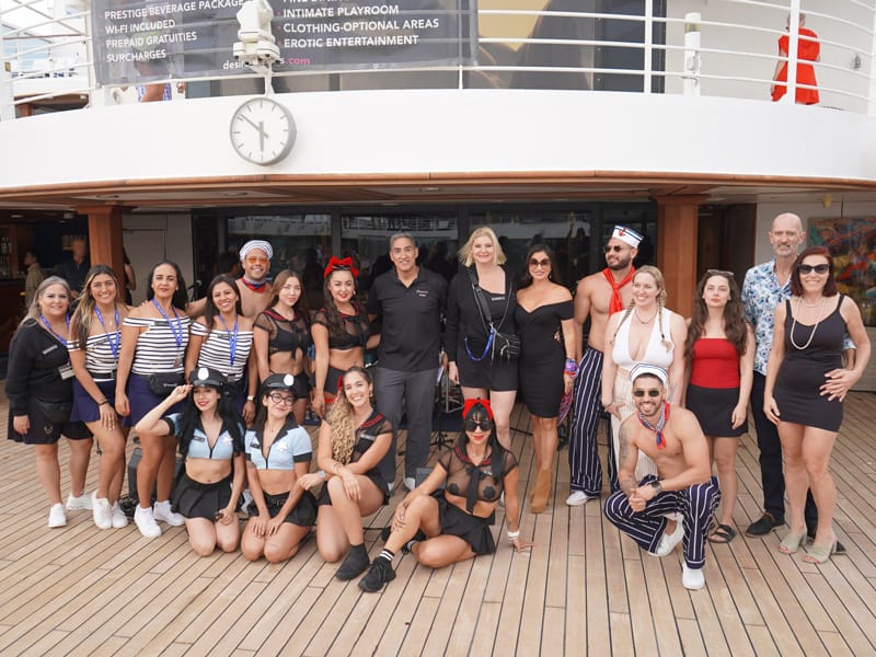 Desire Hong Kong Singapore Cruise 2028 23 DHKSC2028-Sitio-Travel-Gallery-04-Cruise-Team-800x600px