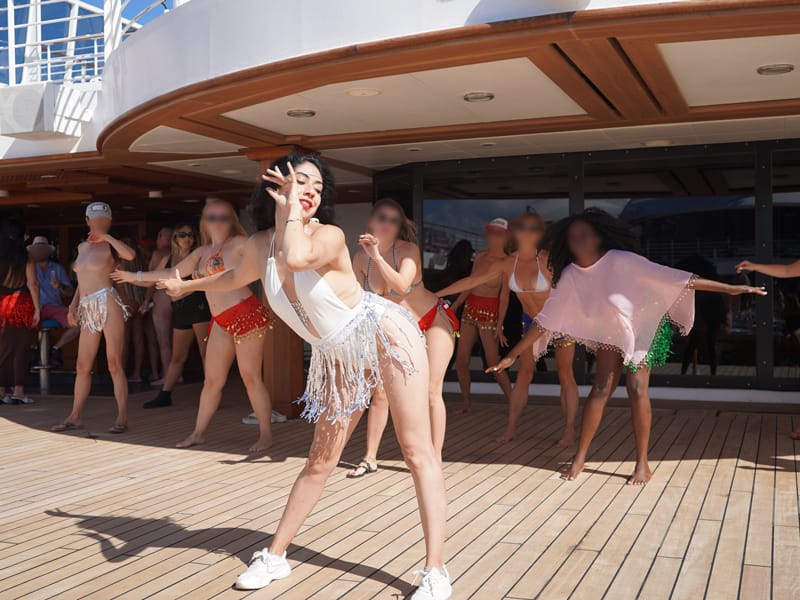 Desire Hong Kong Singapore Cruise 2028 29 DHKSC2028-Sitio-Travel-Gallery-10-Belly-Dance-800x600px